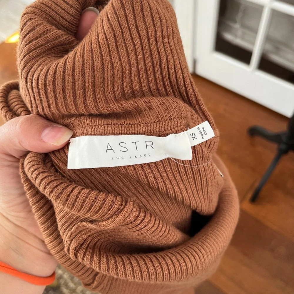 Astr Camel Ribbed Knit Dress - Picture 9 of 11
